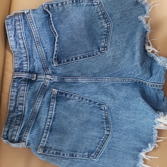 Cut Off Shorts - Picture 4 of 7